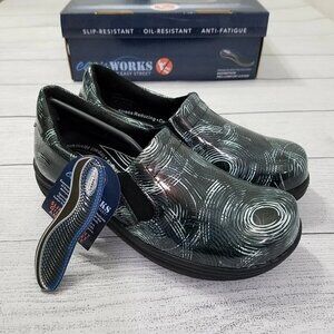 Easy Works by Easy Street Bind Slip Resistant Leather Clogs Womens Size 6.5W